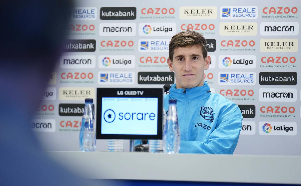 Aihen Muñoz gaurko prentsaurrekoan.