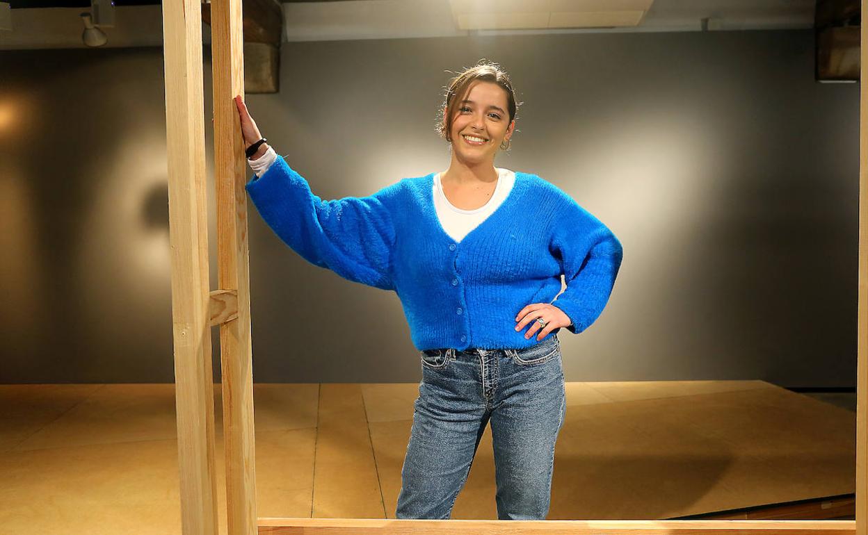 Sara Azurzak 'Hemen berriro' aurkeztuko du ostiral honetan Lugaritz Kultur Etxean