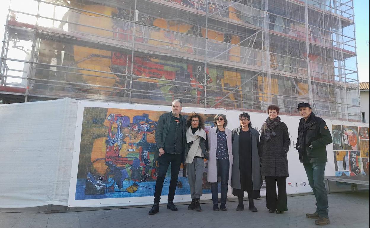 Jon Maia, Azucena Prior, Usoa Zumeta, Agurtzane Solabarrieta, María José Telleria eta Mikel Telleria egitarauren aurkezpenean.