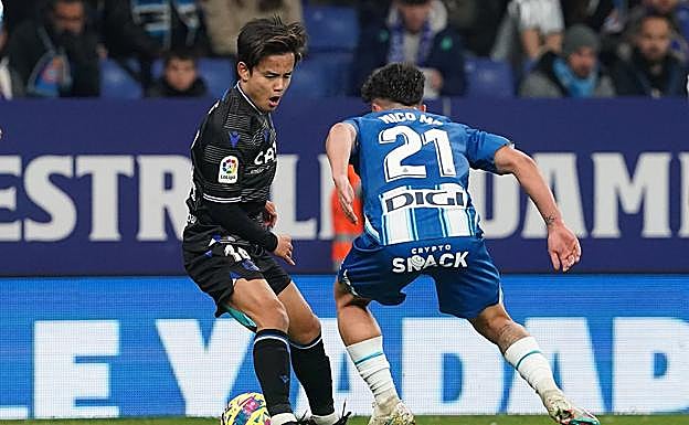 Take Kubo, una pesadilla para el Espanyol, encara a Nico Melamed. 