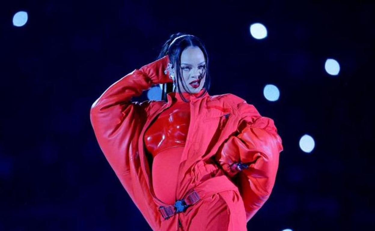 Rihanna, durante la actuación 