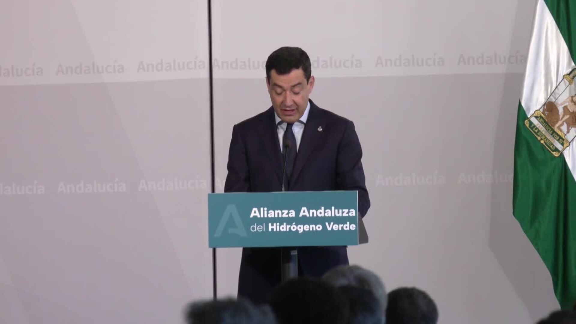 Moreno firma una alianza para convertir a Andalucía en "referente mundial" del hidrógeno verde