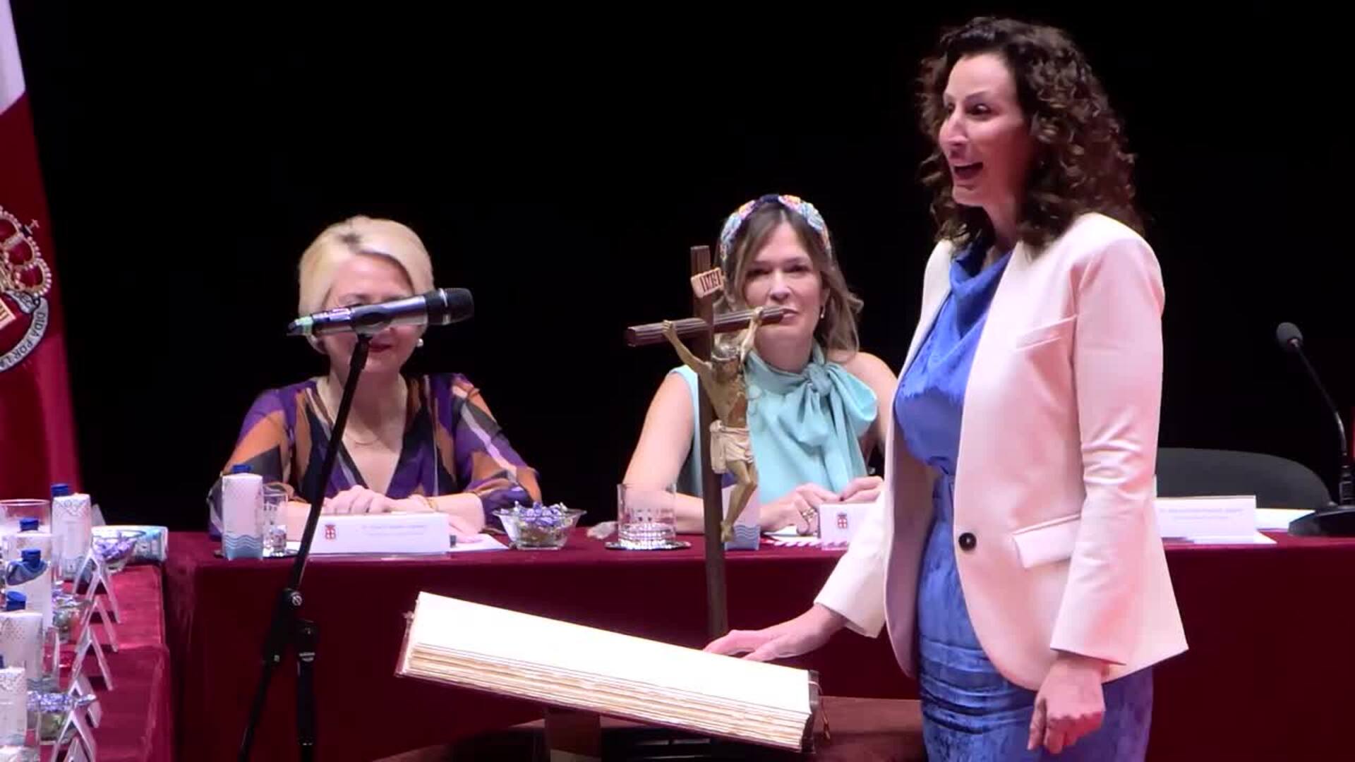 María del Mar Vázquez (PP), investida como primera alcaldesa de Almería ...