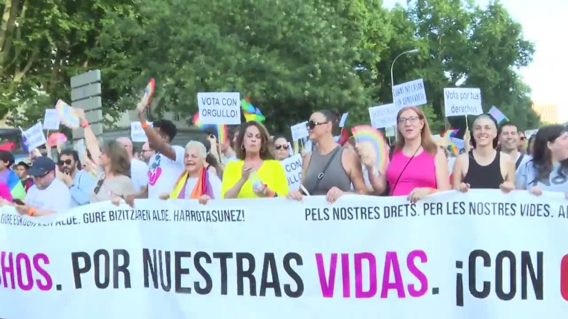 Cientos de miles de personas celebran y reivindican en el Día del ...