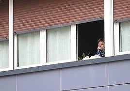 Una vecina del edificio en el que se produjo el incendio.