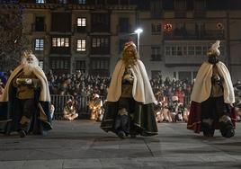 Melchor, Gaspar y Baltasar, en 'La adoración' al niño Jesús.