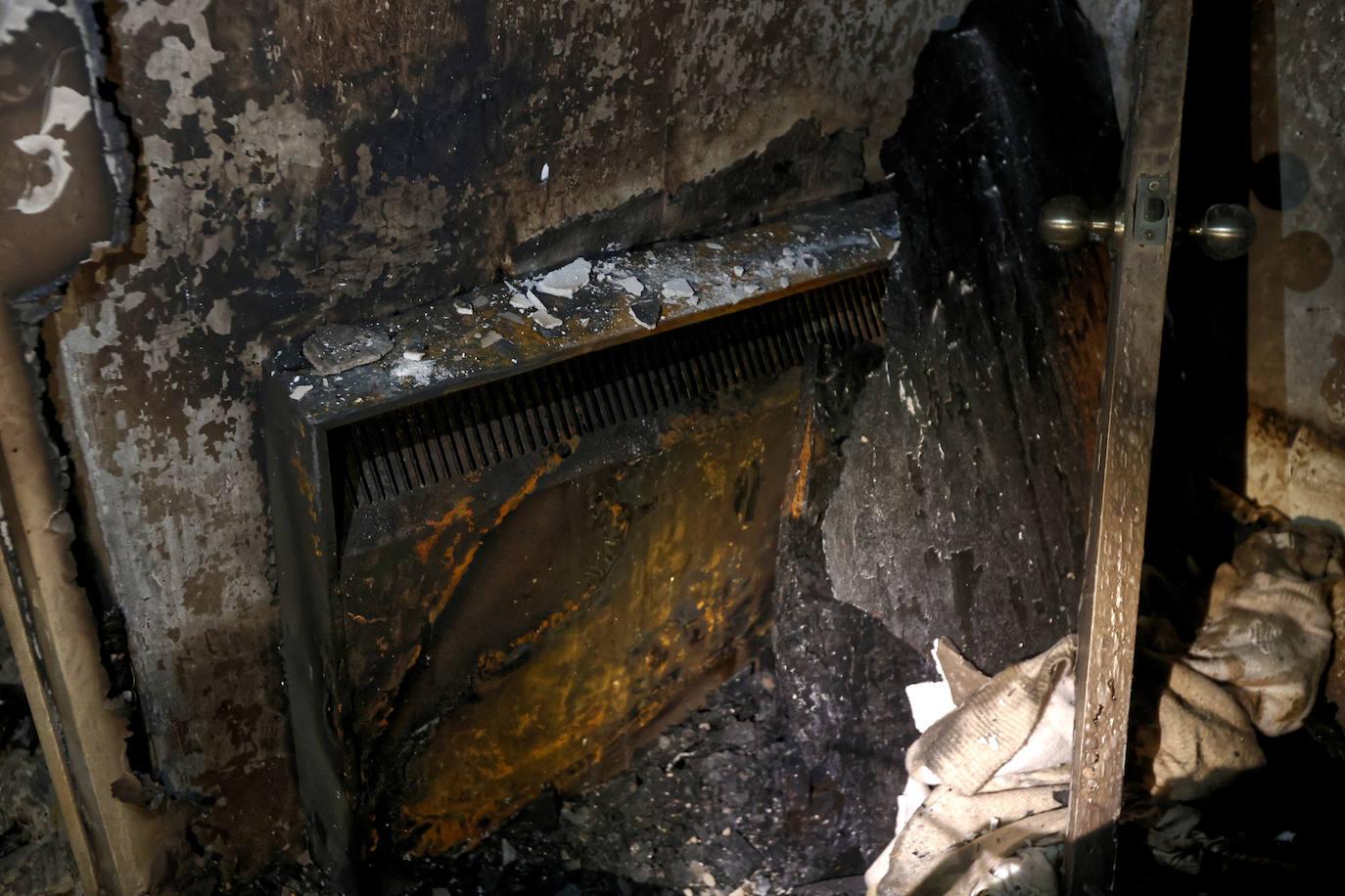 Fotos: La vivienda calcinada en Errenteria, desde dentro