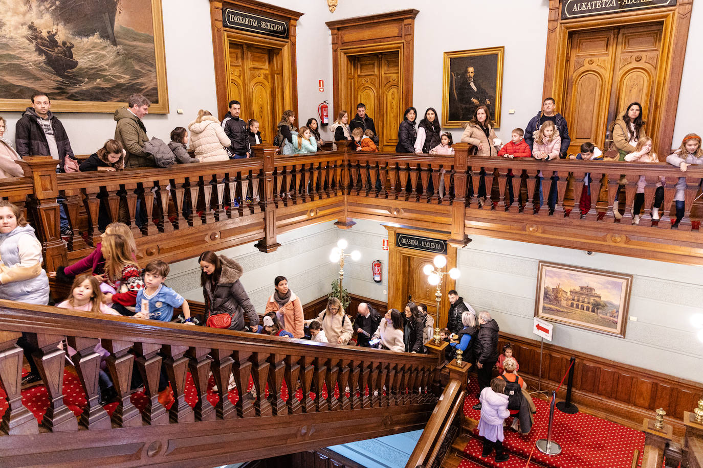 Los pajes de los Reyes Magos recogieron las primeras cartas