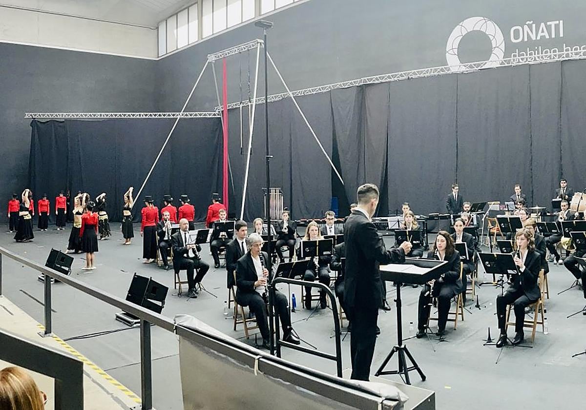 En marzo la banda ya tuvo otra exitosa colaboración con la academia de baile Camden Town Studio.