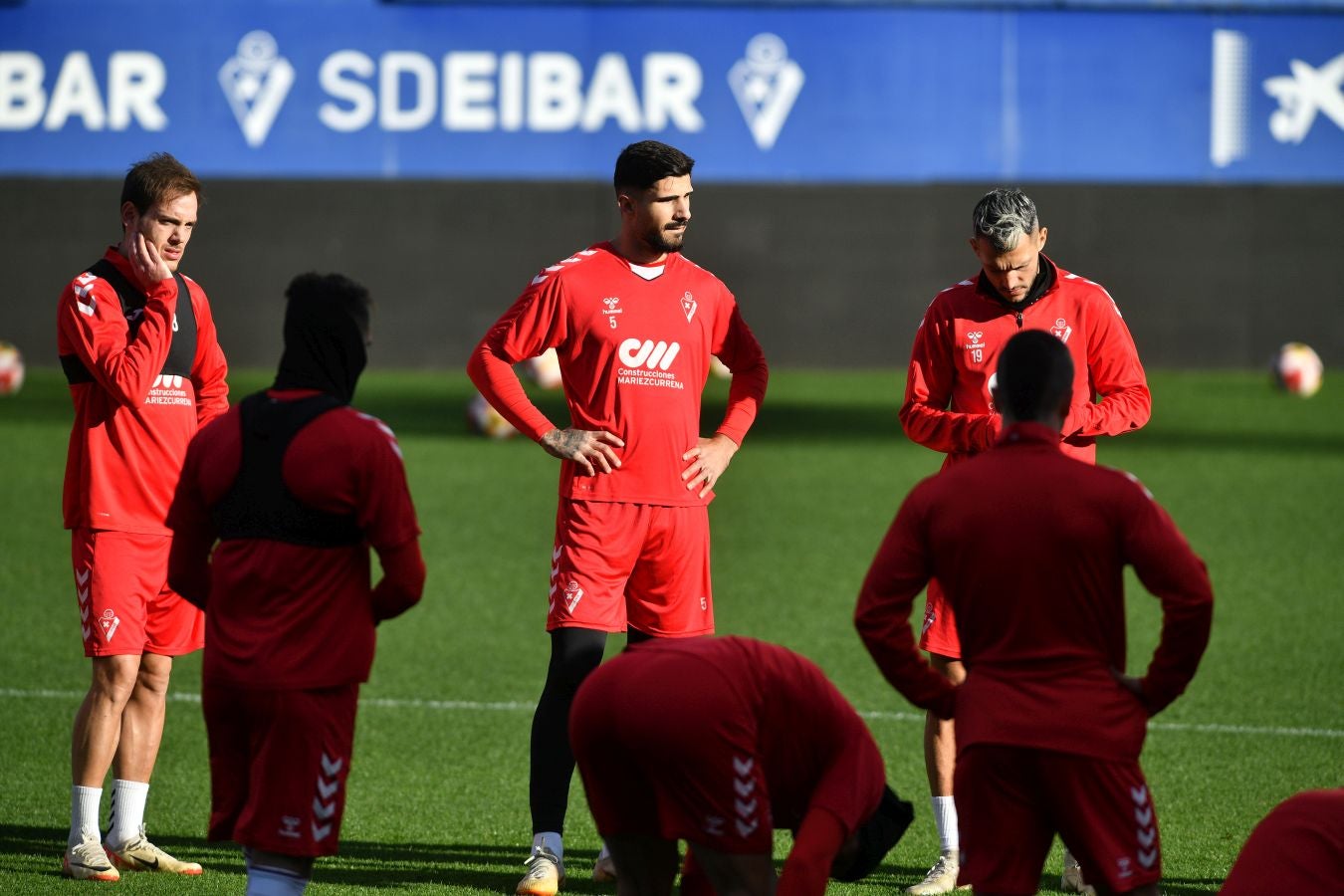 El Eibar calienta con su afición el derbi de Copa
