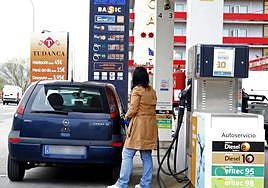 Los carburantes se mantienen en Gipuzkoa mientras arrancan el año al alza en España