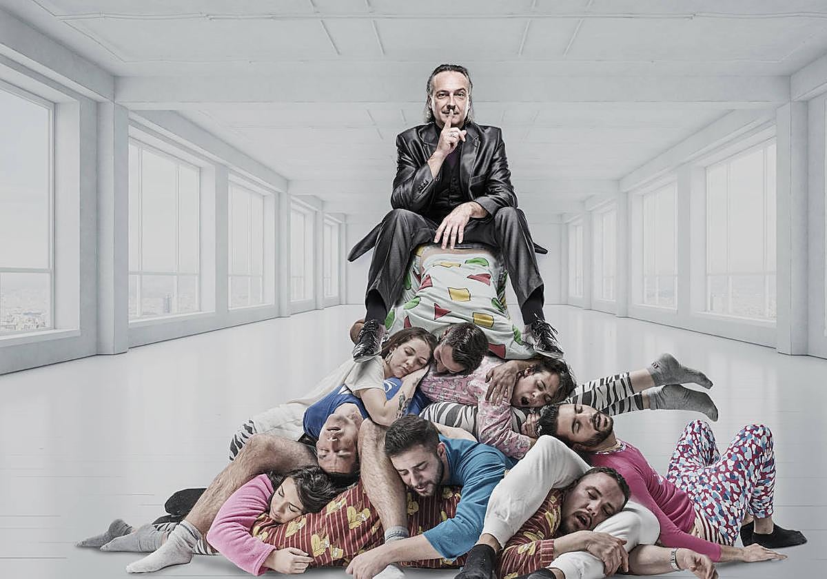 Jeff Touissant en una recreación de su trabajo como hipnotista.