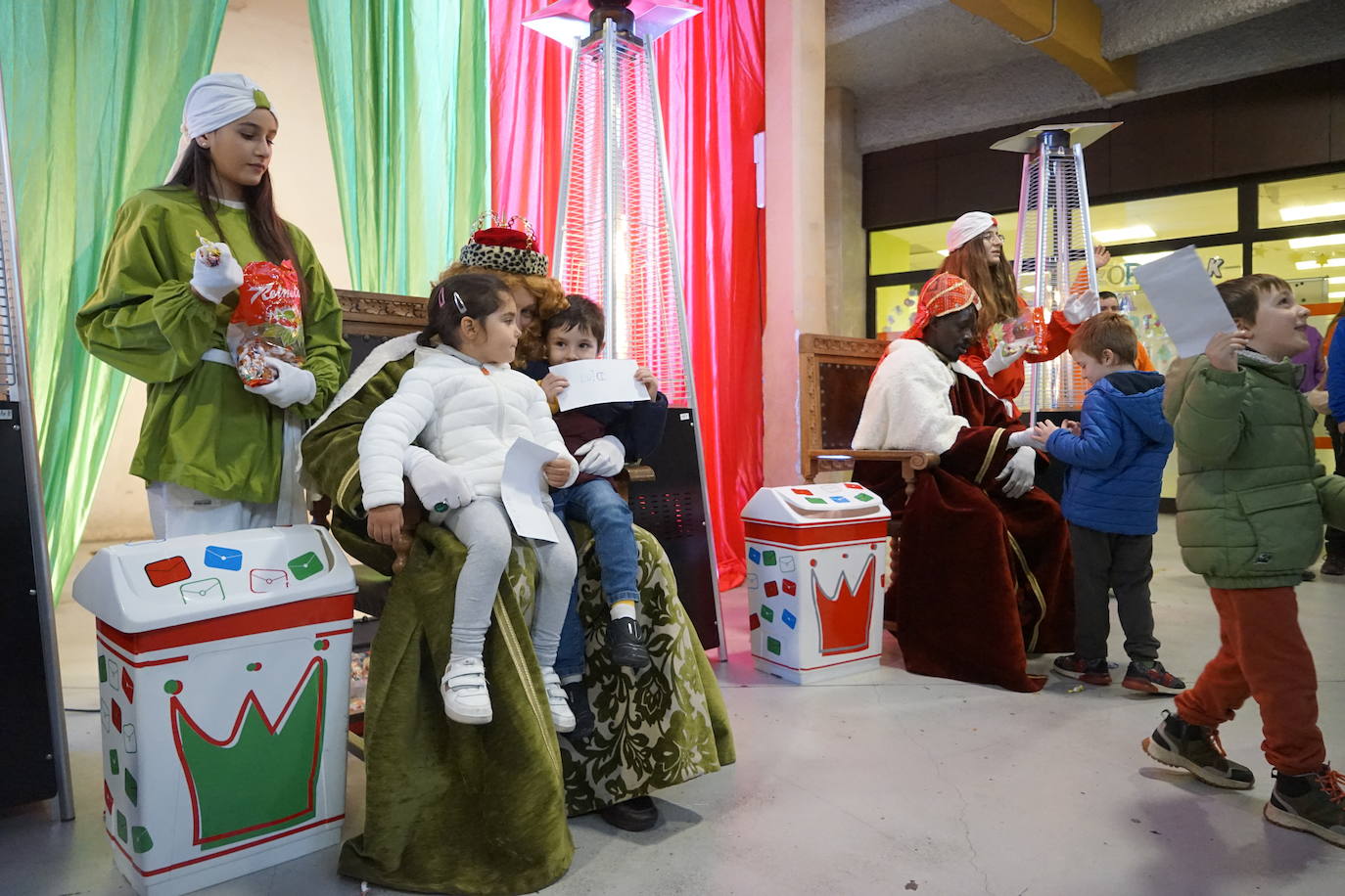 Los Reyes Magos ya se han reunido con cientos de beasaindarras