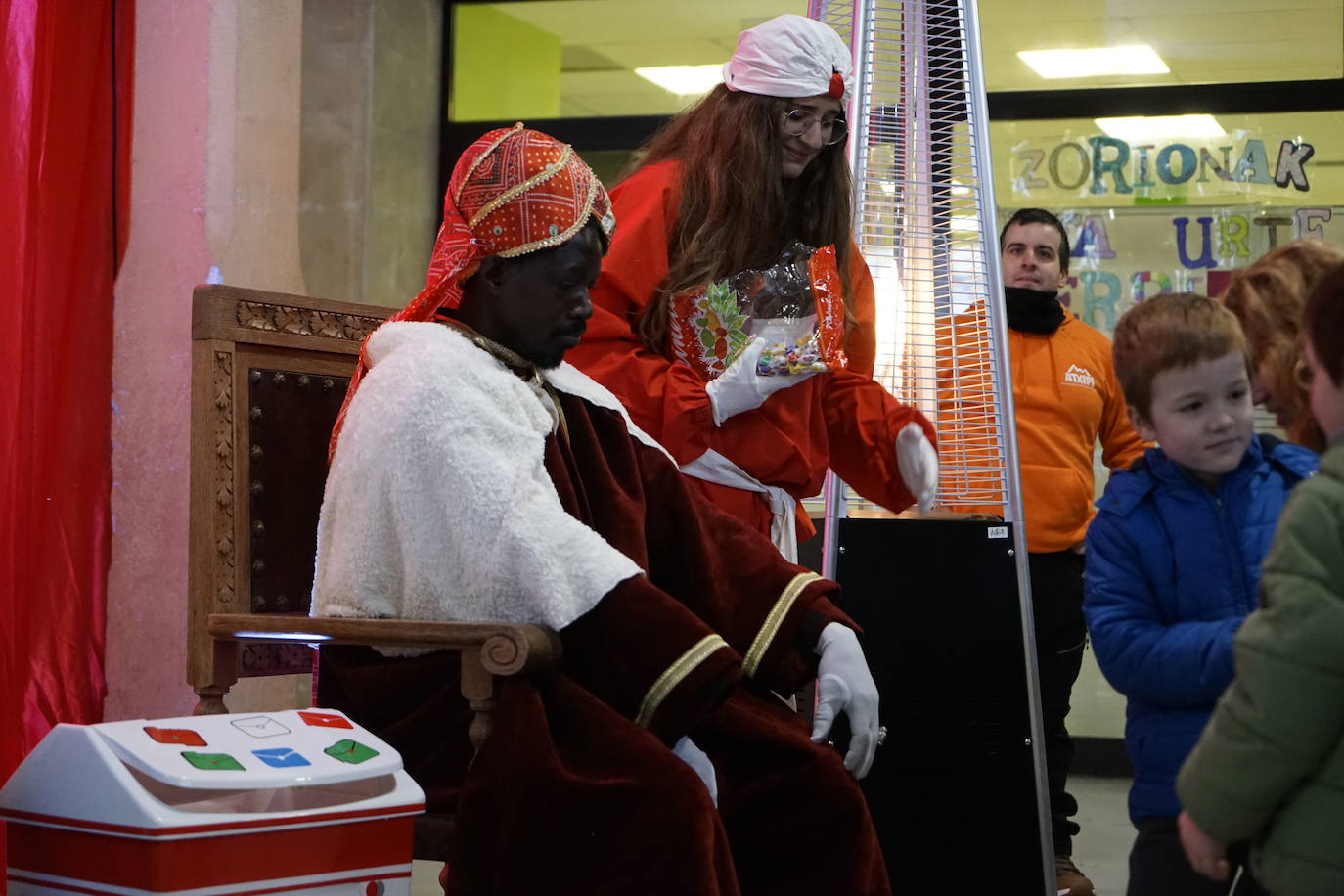 Los Reyes Magos ya se han reunido con cientos de beasaindarras