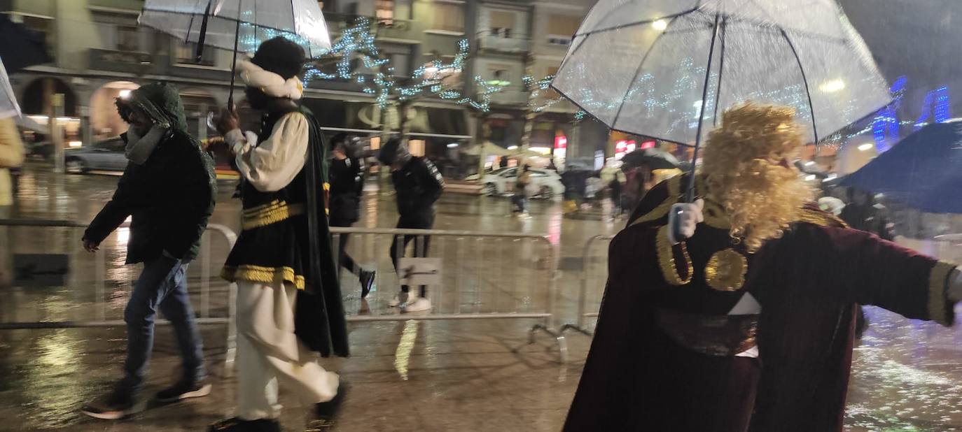 La lluvia obliga a suspender la cabalgata en Eibar