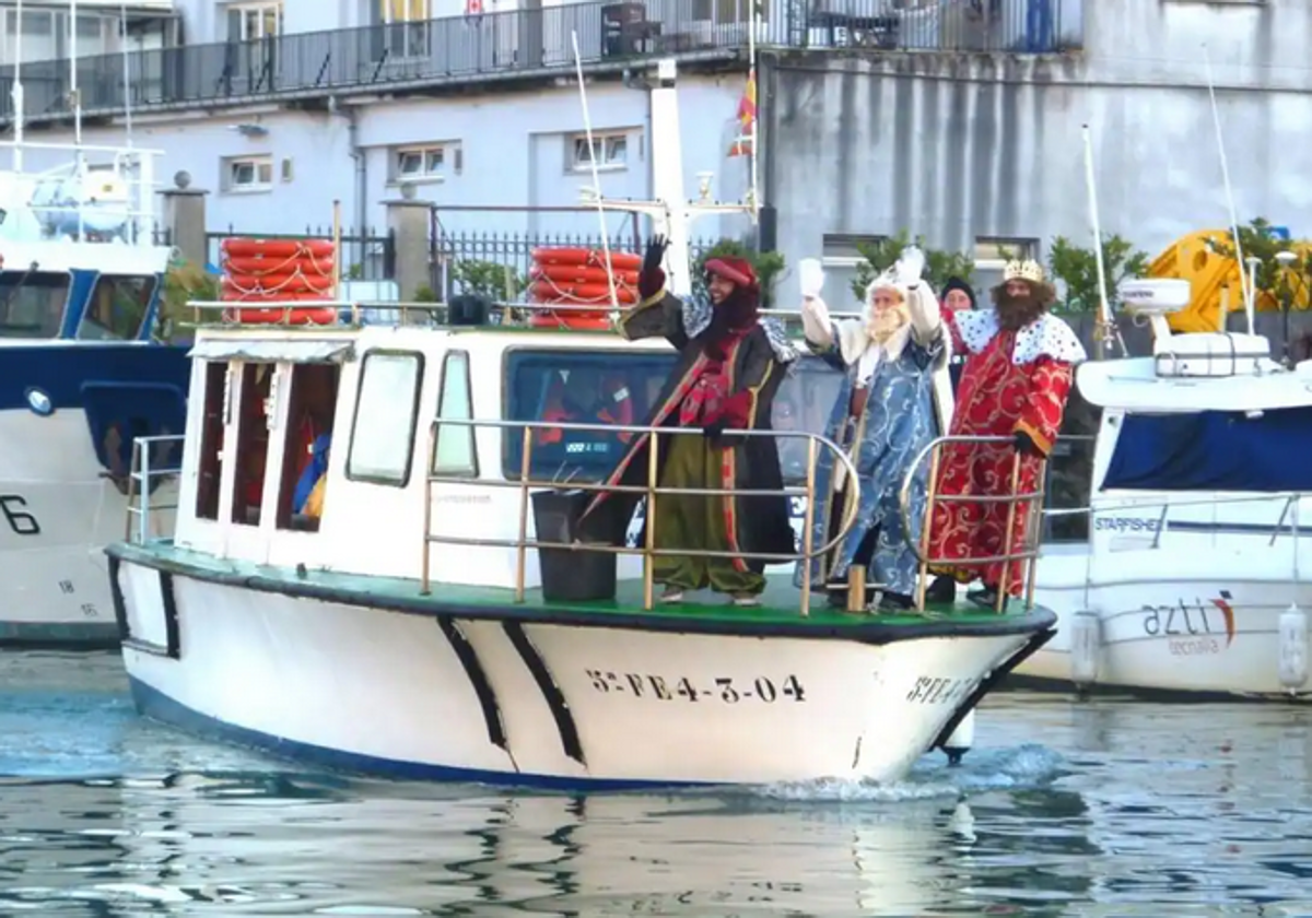 La previsión era que los Reyes llegaran en barco a Trintxerpe.