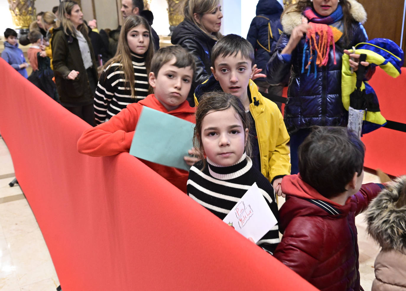 Los Reyes Magos recibieron a los niños en el Ayuntamiento de Donostia