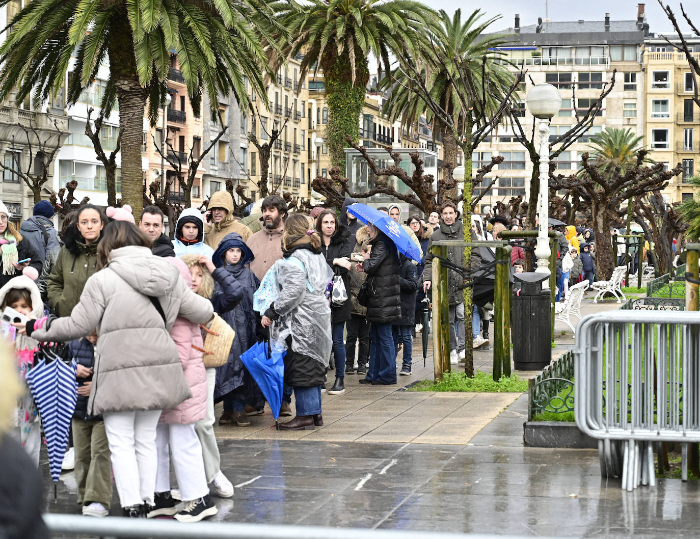 Los Reyes Magos recibieron a los niños en el Ayuntamiento de Donostia