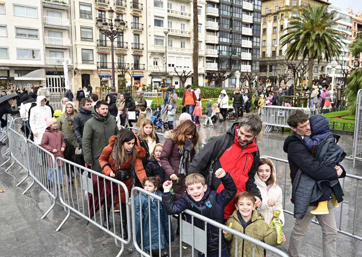 Los Reyes Magos recibieron a los niños en el Ayuntamiento de Donostia