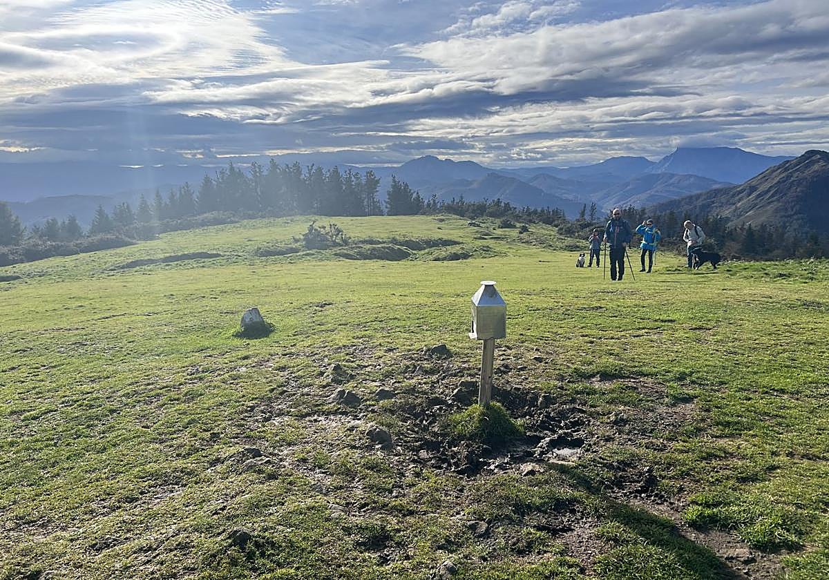 Los antiguos elementos de la guerra están llenos de zarzas, con lo que se pierde el interés por conocerlos.