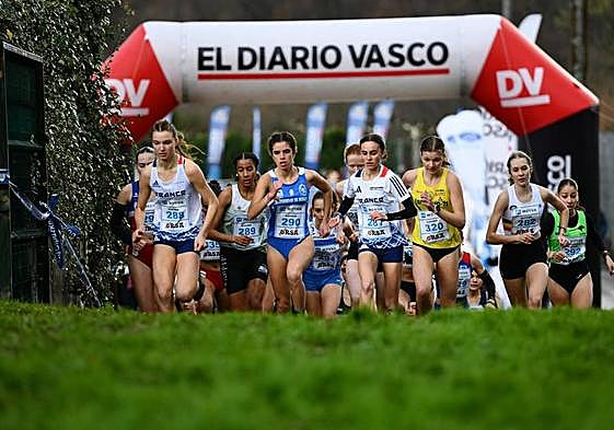El cross internacional ha contado con un plantel de atletas de lujo con el barro, el frío y la lluvia como invitados.