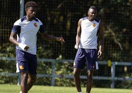 Mohamed-Ali Cho en un entrenamiento en Zubieta junto a Sadiq.