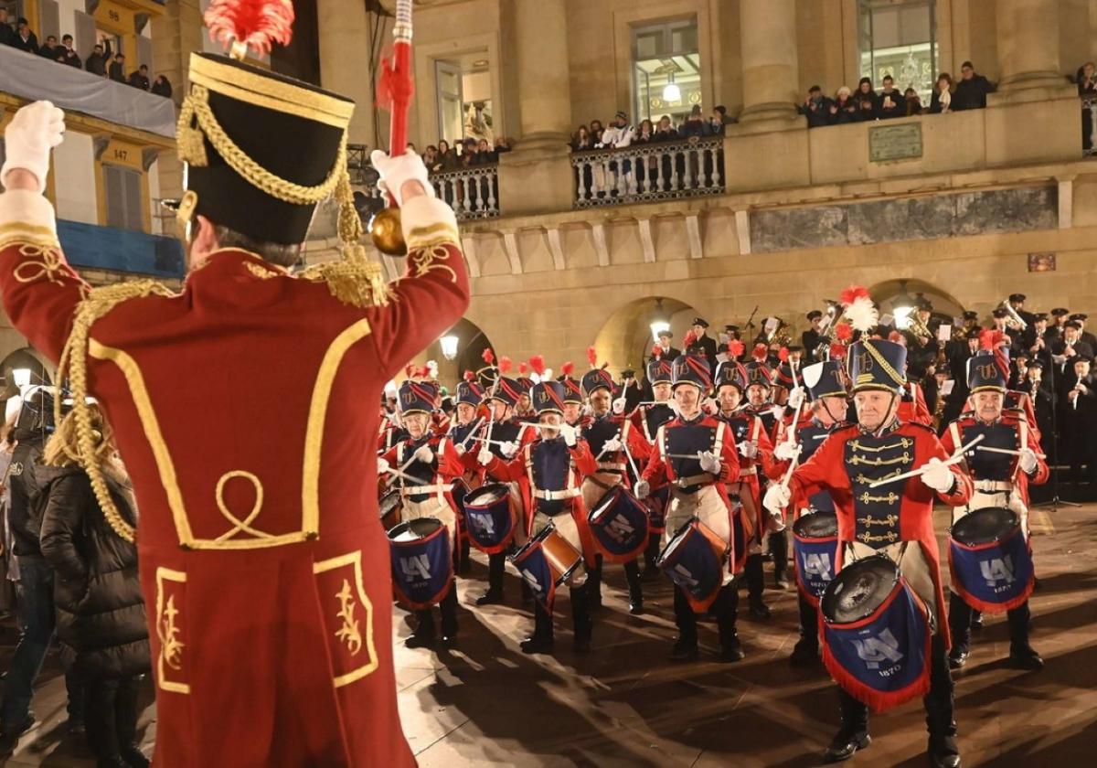 La tamborrada cerrará la fiesta de San Sebastián con la Arriada de la bandera de la ciudad.