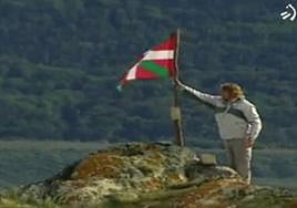 Julian Iantzi, con la ikurriña en las primeras ediciones de El Conquistador del fin del mundo.