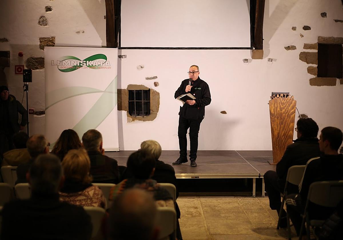 José Luis Etxezarreta volverá hoy al tablado de Igartza para retomar la actividad de Lemniskata en este 2024.