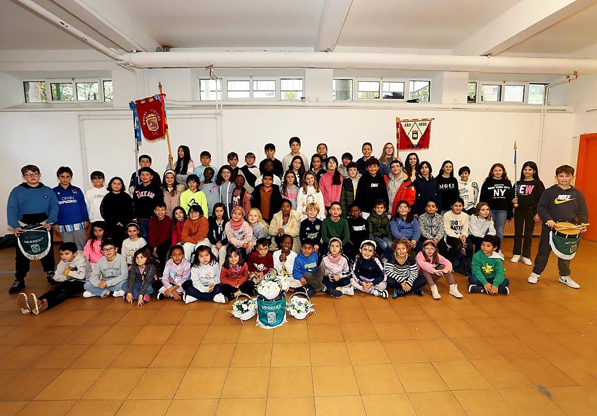 Alumnos de Herrera Ikastetxea que participarán en la Tamborrada Infantil 2024
