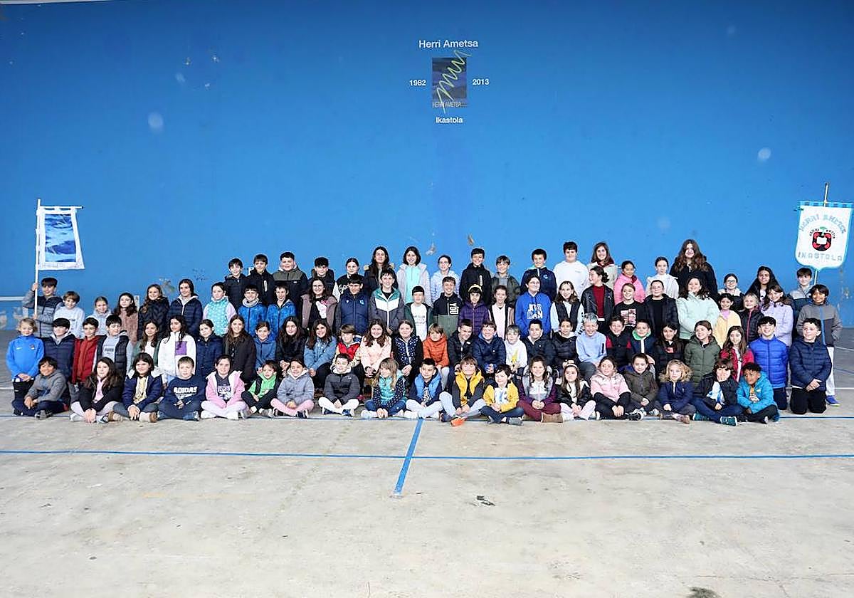 Los alumnos de la ikastola Herri Ametsa que participarán en la tamborrada infantil 2024