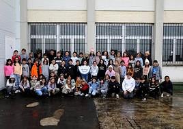 Alumnos de Jakintza Ikastola que van a participar en la tamborrada infantil 2024