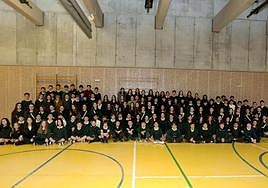 Los componentes de la tamborrada infantil 2024 de San Patricio Ikastetxea.