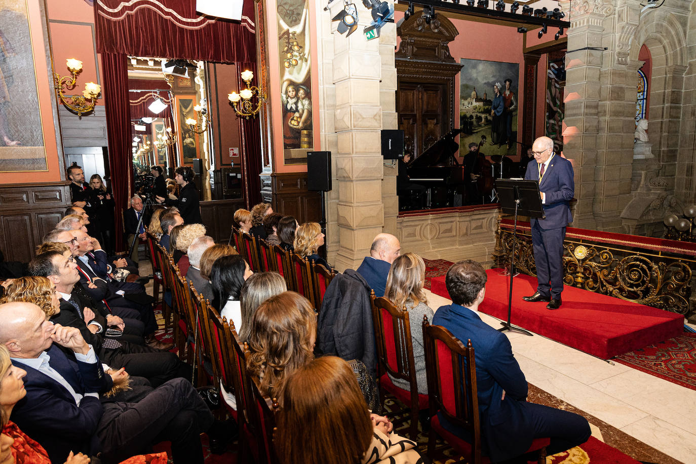Reconocimiento al presidente de CAF