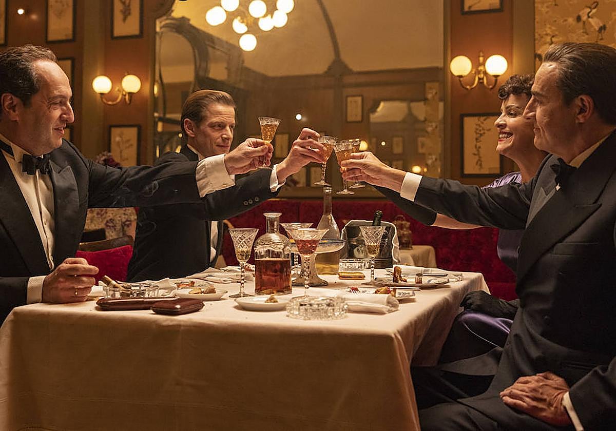 Josean Bengoetxea y Alberto San Juan en un momento de la serie.