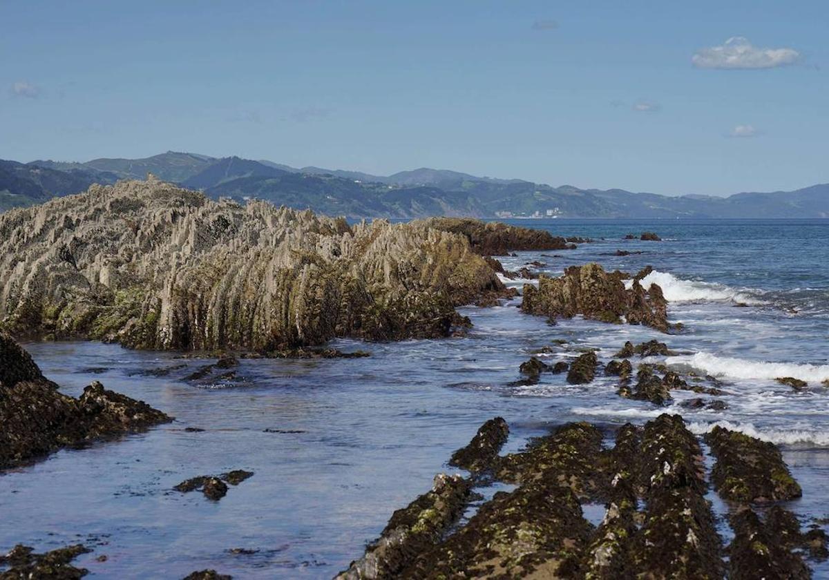 Itzurun, entre las cuatro playas con más presencia de microplásticos