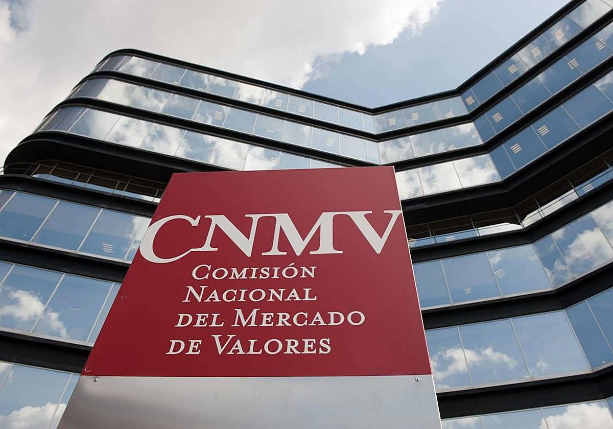 Vista del exterior de la sede de la CNMV en Madrid.