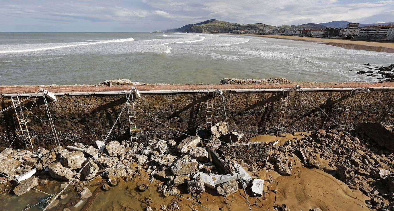 Daños en la pared del puerto de Zarautz