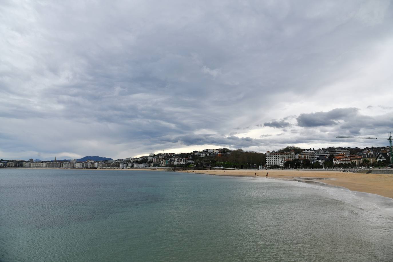 Mañana de nubes y temperaturas altas en San Sebastián