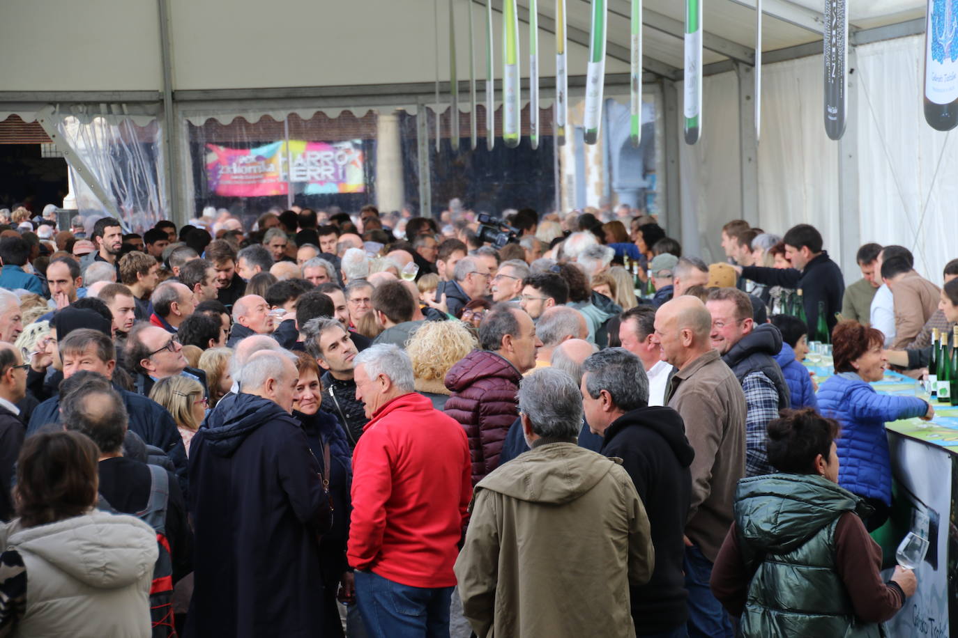 Nueva cosecha del txakoli de Getaria