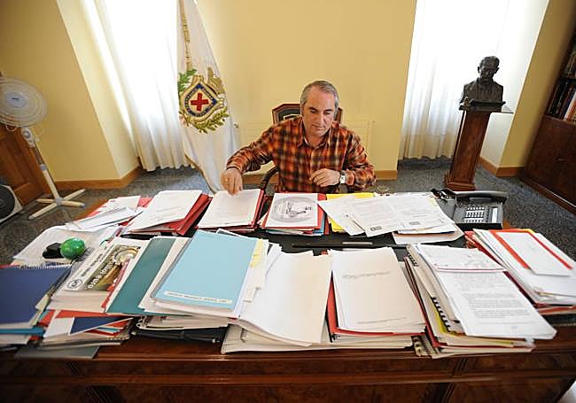 En la Alcaldía eibarresa en 2008. Iñaki Arriola fue alcalde de Eibar entre 1993 y 2008.