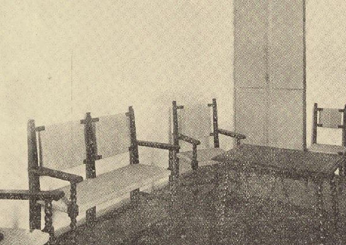 Imagen secundaria 1 - Una de las fachadas del edificio, la sala de reuniones y el vestíbulo.