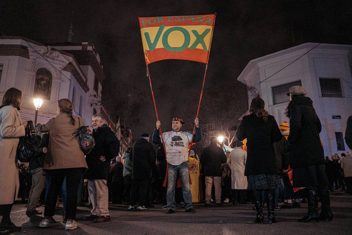 Imagen principal - Vox muestra su rechazo al estreno de la obra &#039;Altsasu&#039; en Madrid