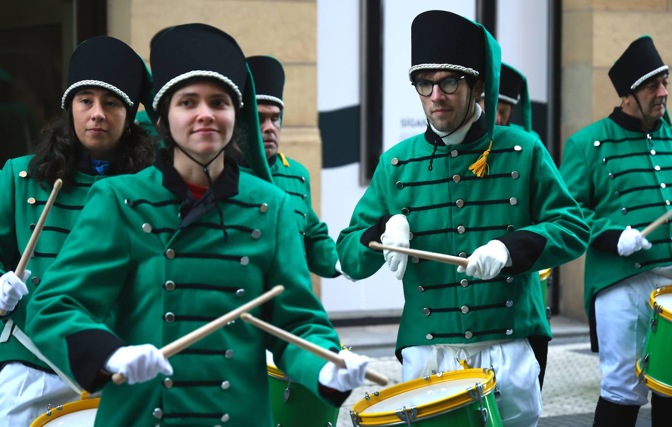 La tamborrada de la ONCE celebra el Día de San Sebastián