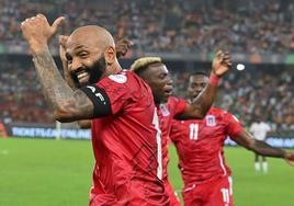 Emilio Nsue celebra su segundo gol ante Costa de Marfil.