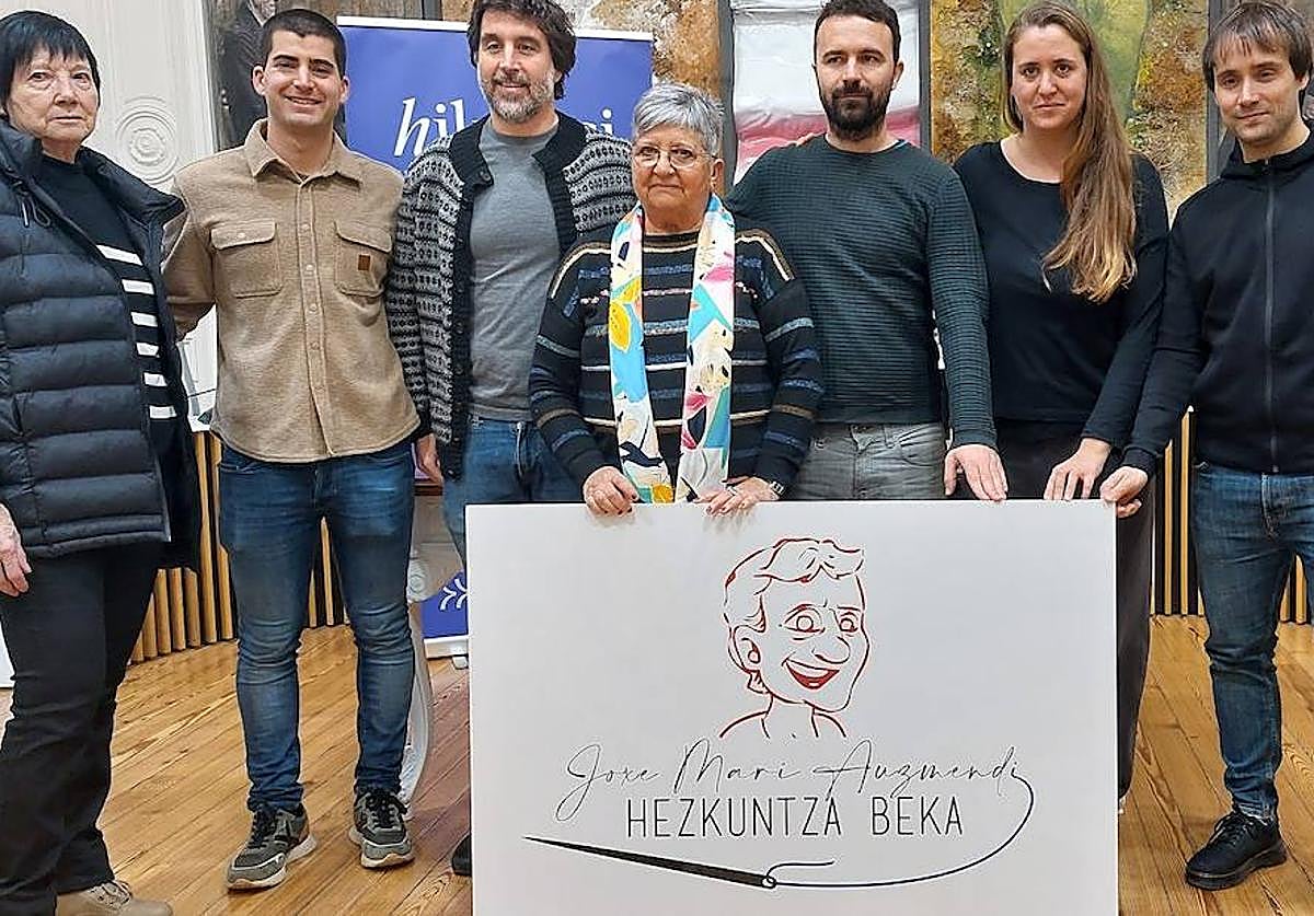 Saridunak, Udaleko zinegotzia, Hik Hasiko kidea eta Joxe Mari Auzmendiren senideak Udaletxean.