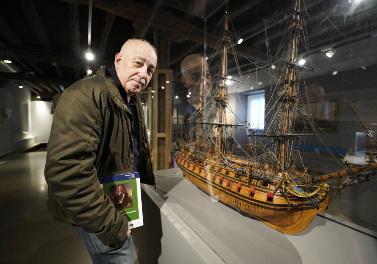 El historiador Carlos Rilova en la presentación del libro en Euskal Itsas Museoa.