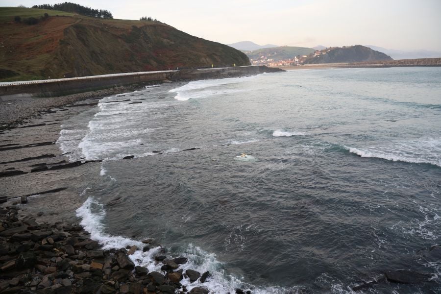 Así fue el rescate del naufragio cerca de Zumaia