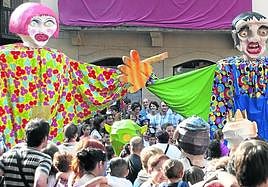 Galtza y Borda. Los gigantes del barrio también salen cada 25 de julio en las Madalenas.