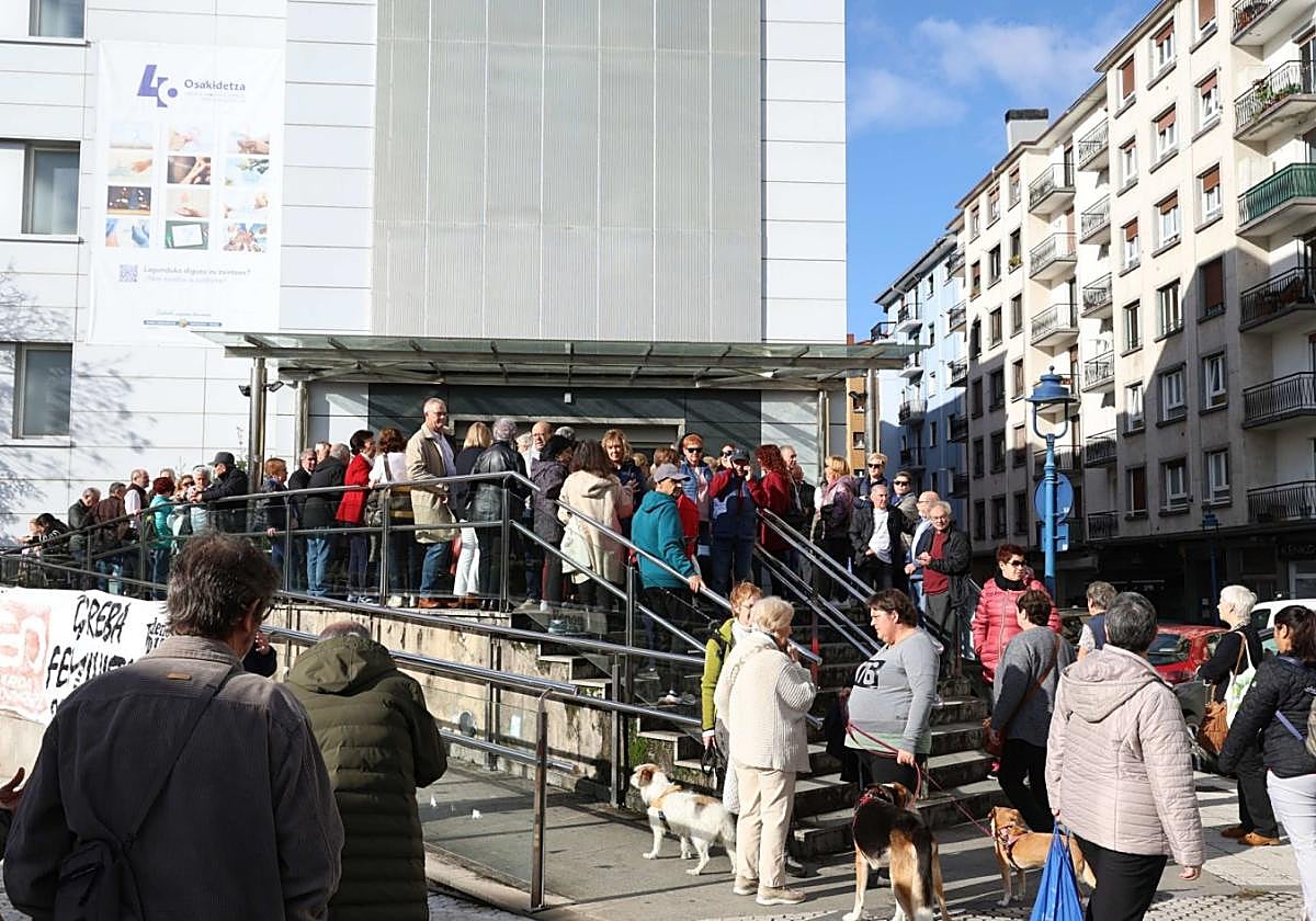 La ciudadanía de Errenteria se volverá a manifestar frente al ambulatorio de Iztieta este sábado.